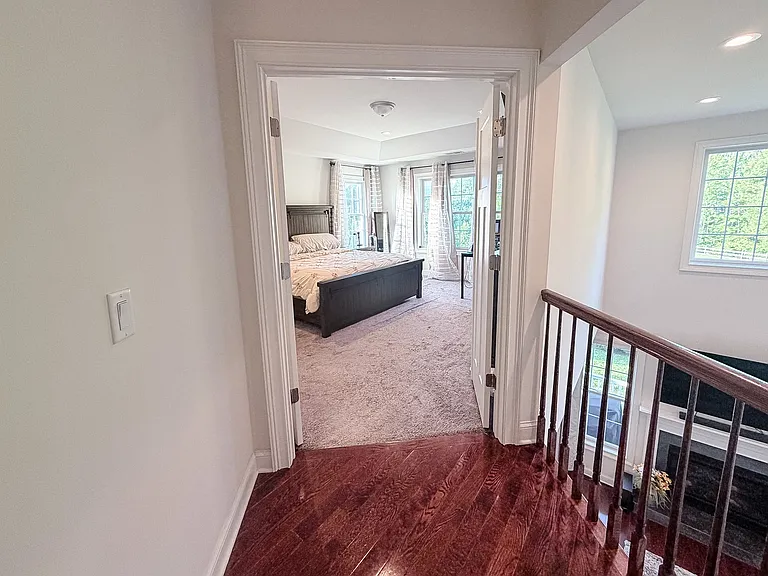 49 McCormick Ave S — Photo 16