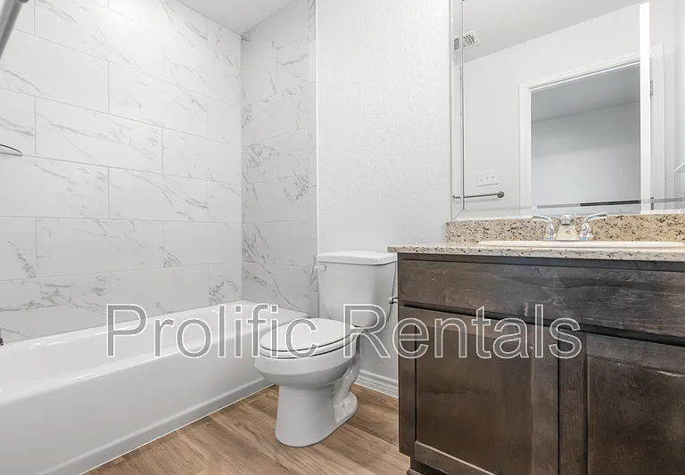 106 Logan Ct #B — Photo 21