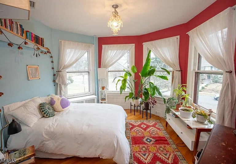 110 Montclair Ave — Photo 27
