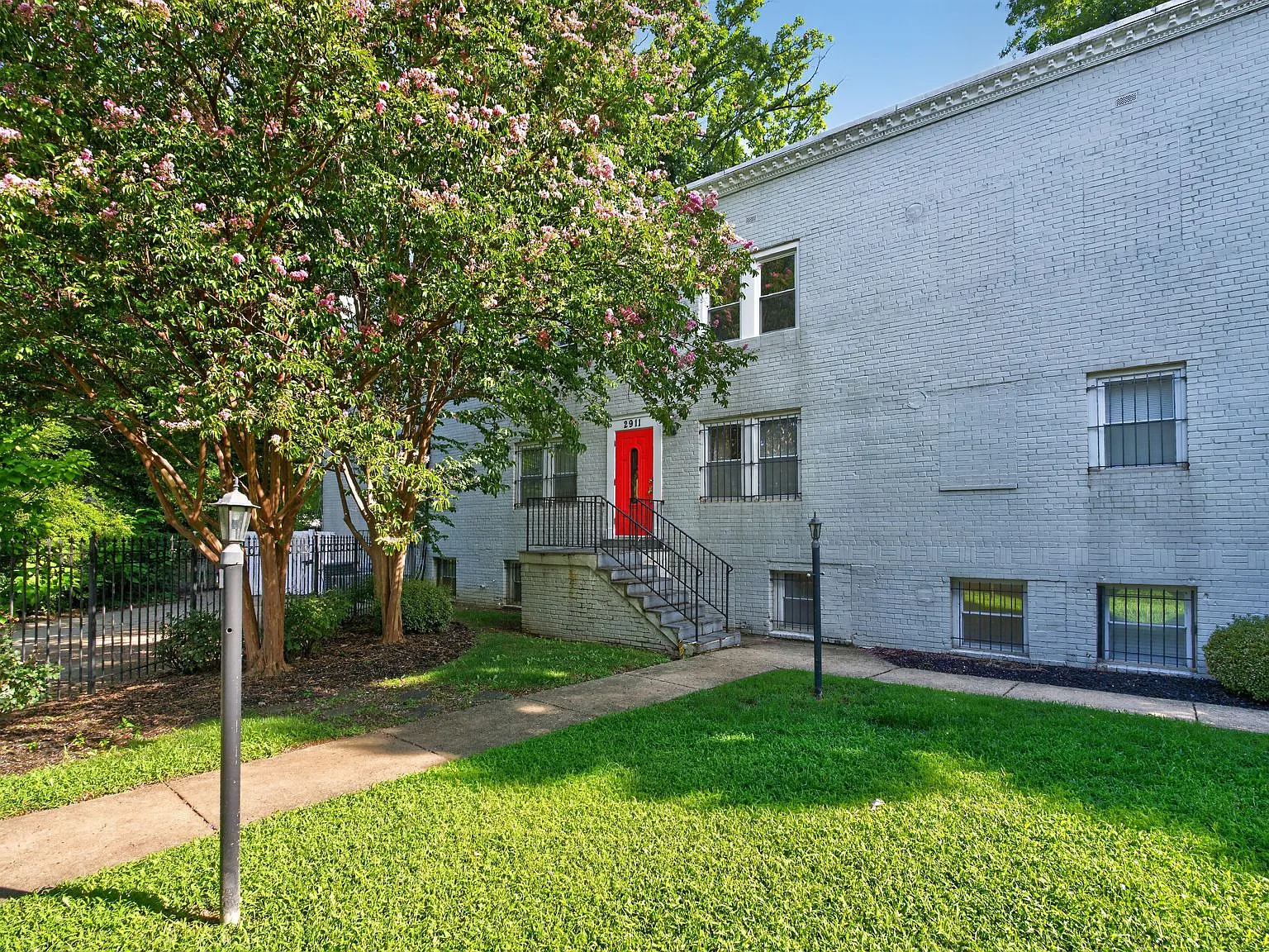 2 bed, 1114 sqft, $2,400 — Photo 2