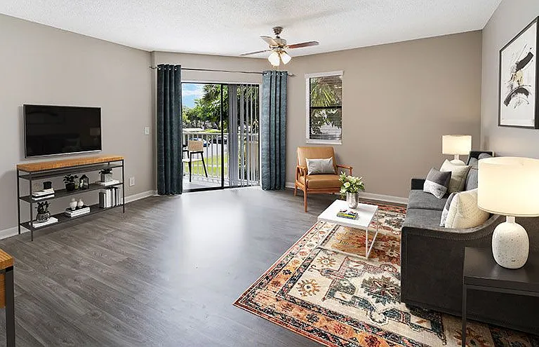Seasons 704 Apartments — Photo 27