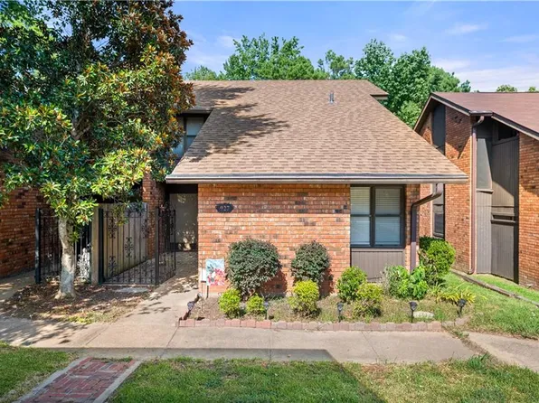 927 Retreat St E, Pineville, LA 71360