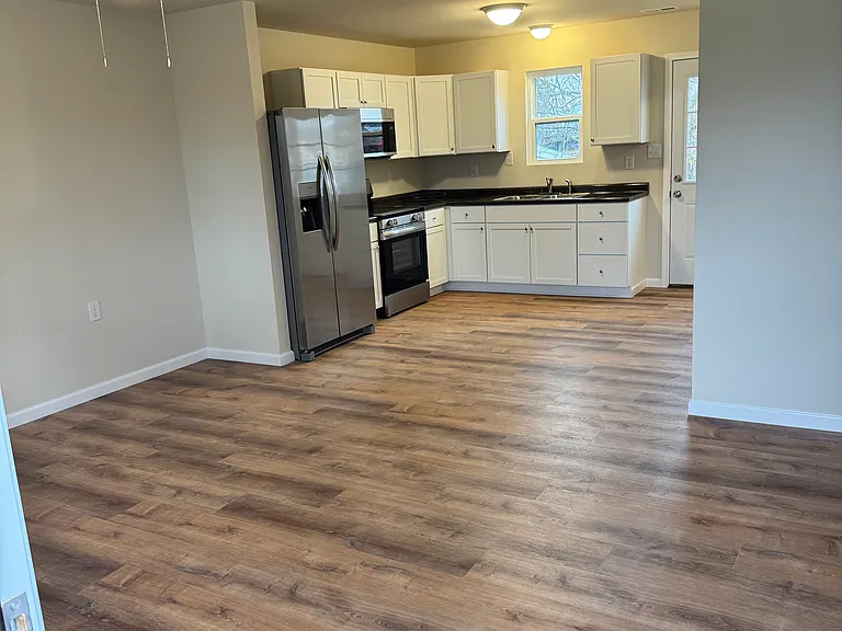 304 W Watson St — Photo 2