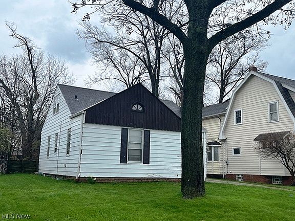 2nd image of 1477 Saint Charles Ave