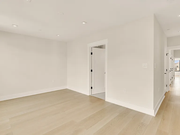 330 16th St SE #Penthouse 2 — Photo 17