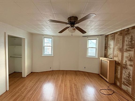 2nd image of 1124 W Elm St