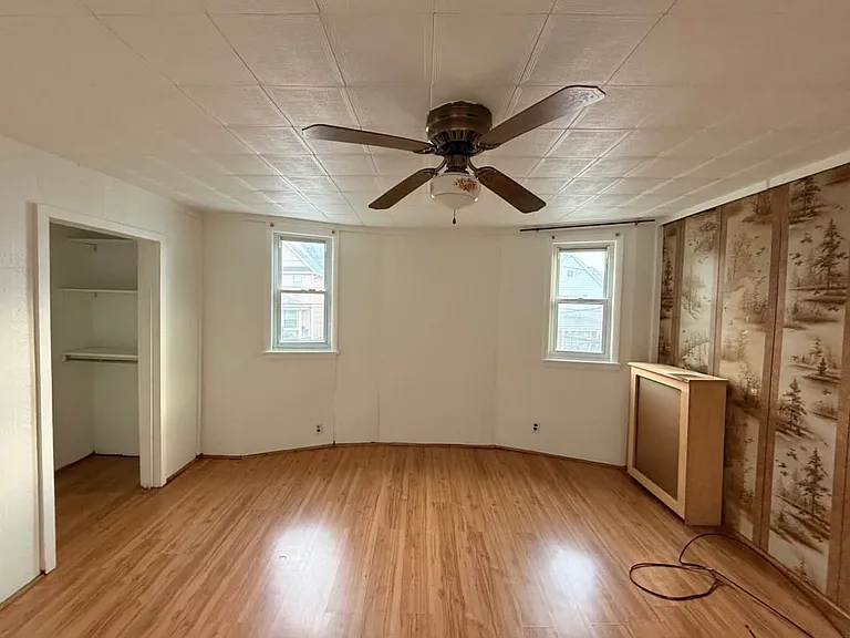 1124 W Elm St — Photo 2