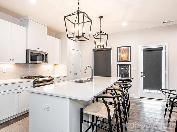 5th image of 9420 Mallard Mills Dr