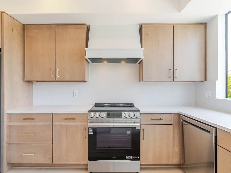 1305 N Columbus Ave #208 — Photo 14