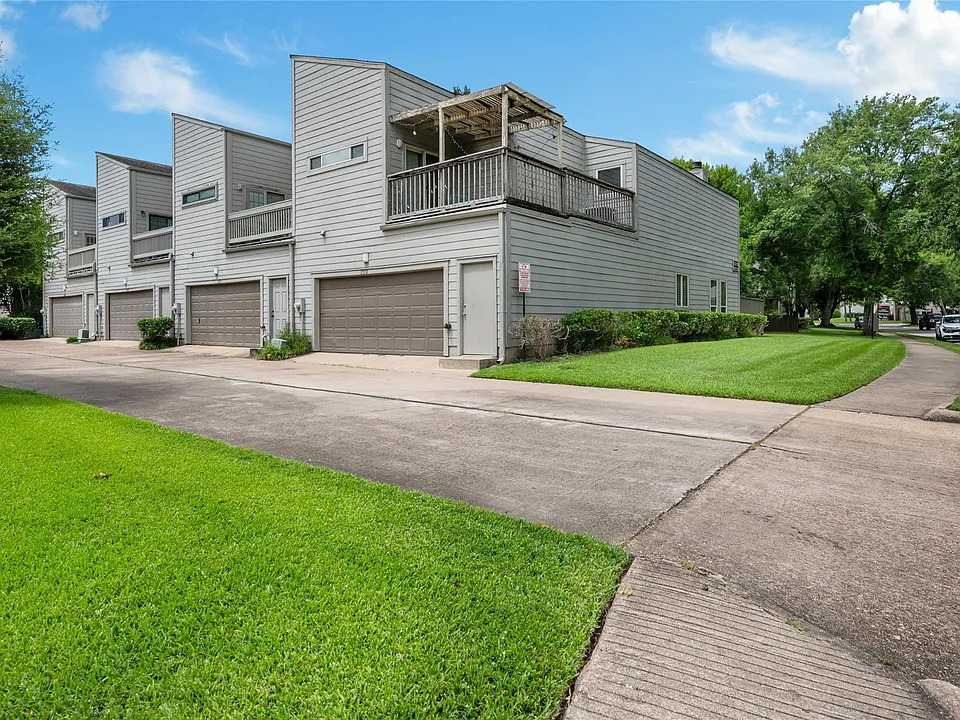 11709 Lakeside Place Dr #232