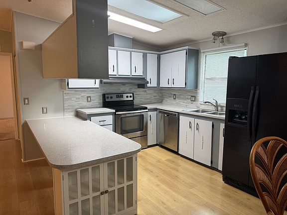 4th image of 84 Horseshoe Falls Dr