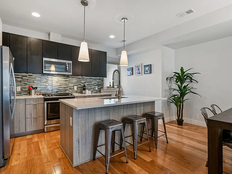 1821 Irving St #104 — Photo 7