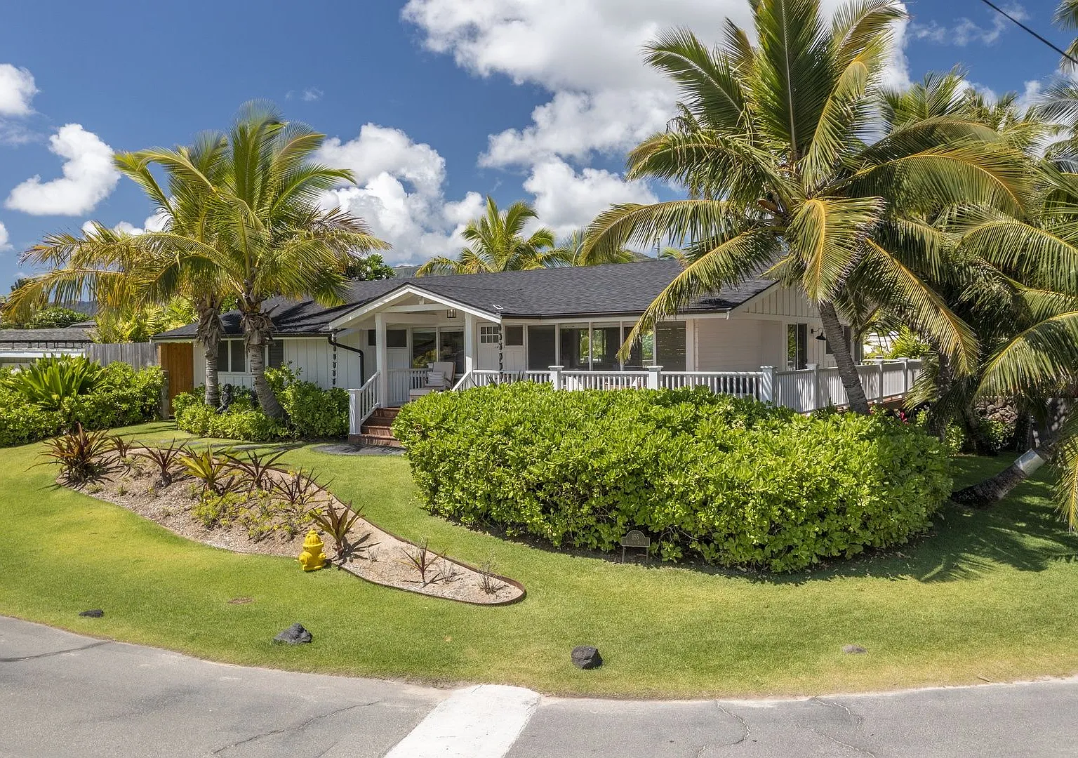 Private Luxury Home, Steps from the Beach w/ AC: Ranch Beach House Estate — Photo 3