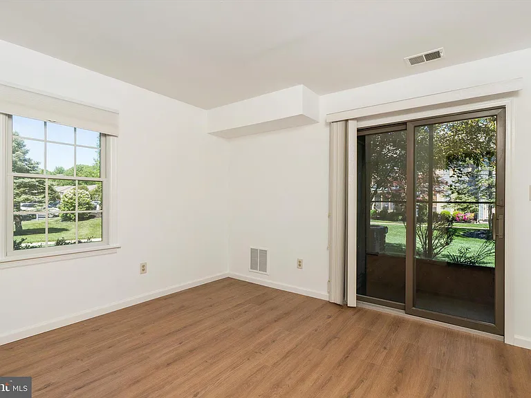 109 Wyndham Pl — Photo 17