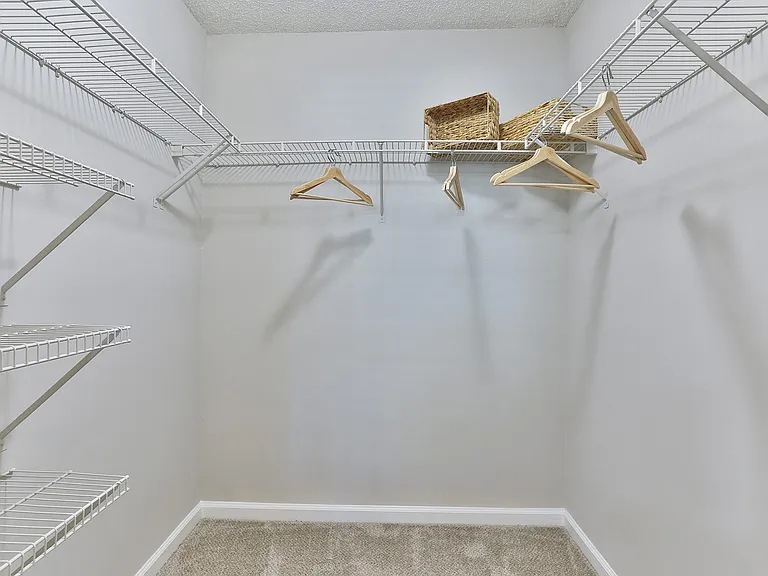 Crestmont at Thornblade Apartments — Photo 8