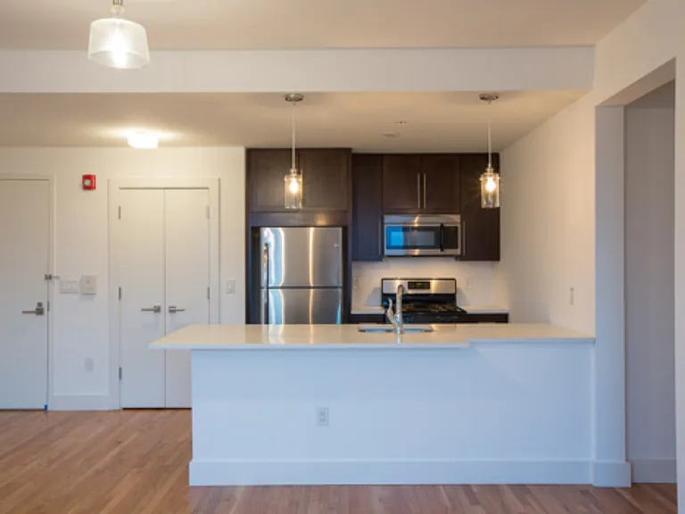 366 West Side — Photo 18