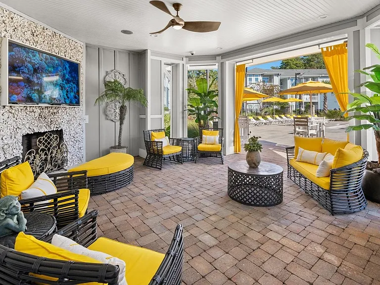 The Veranda at Market Commons — Photo 10