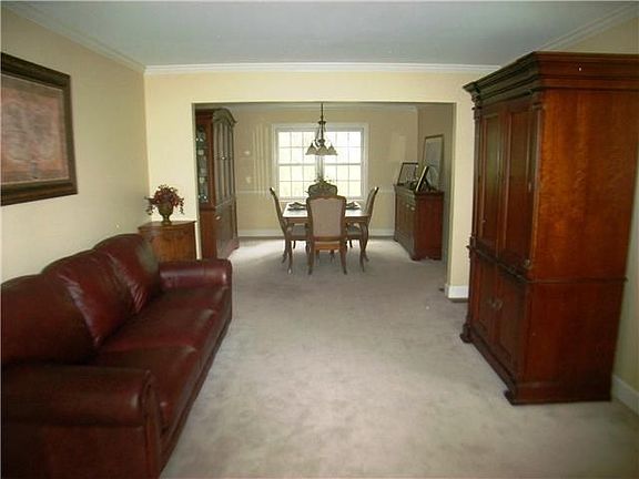 3rd image of 3175 Valley Dr