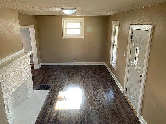 3rd image of 2764 Fern Ave