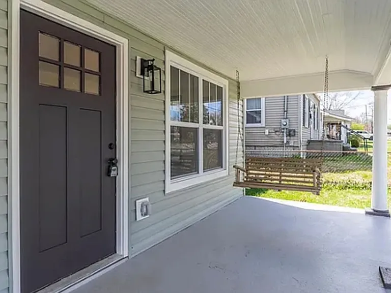 732 Bellaire Ave — Photo 3