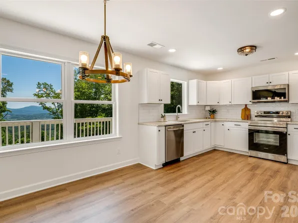 69 Milburn Ln, Hendersonville, NC 28792