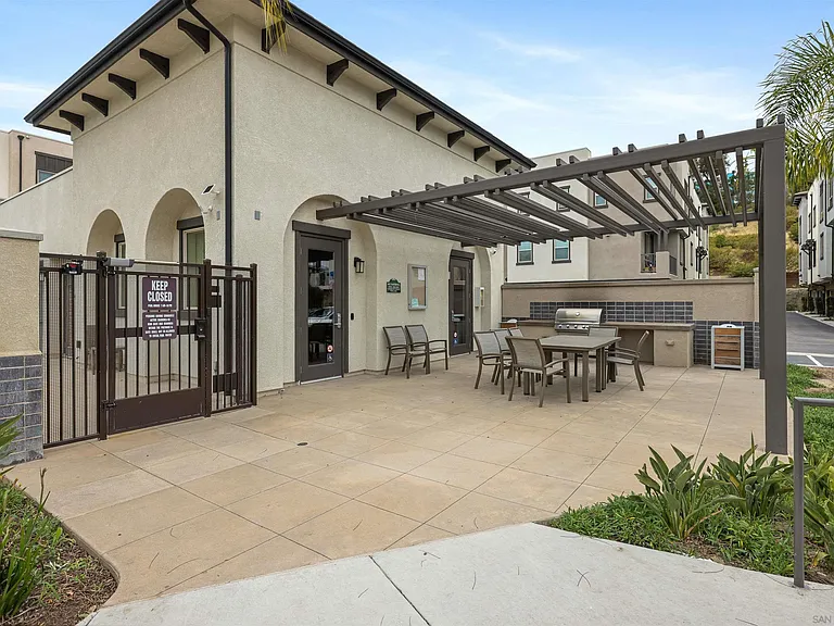 2115 Solara Ln — Photo 29