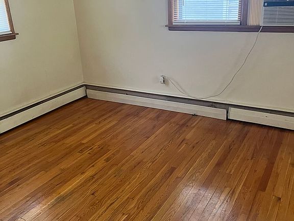 2nd image of 125 W 2nd St #5
