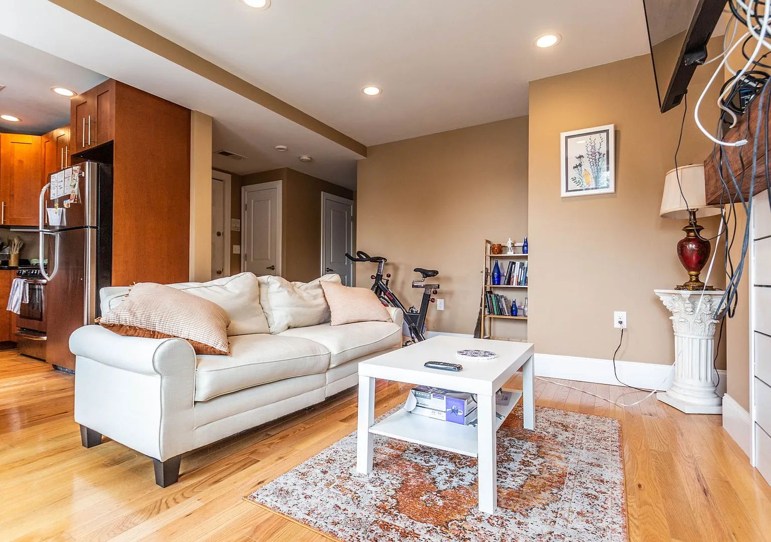 No Broker Fee! Brookline Village 4 Bed/2 Bath With In-Unit Laundry For 9/1 — Photo 3