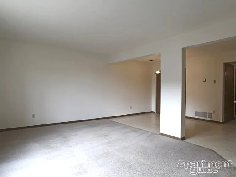 Bremen Park Apartments — Photo 22