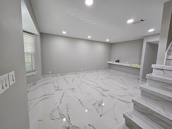 4th image of 411 Thomas Jefferson Cir