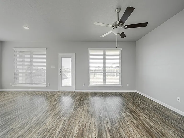 8227 Blue Field Dr — Photo 5