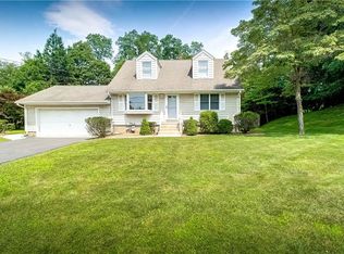 9 Cardinal Ln, Monsey, NY 10952