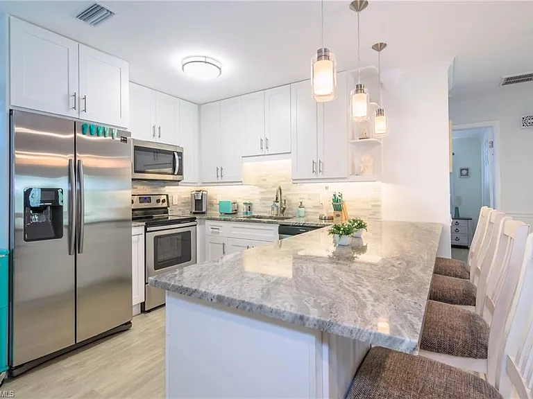 28 Constitution Dr — Photo 16
