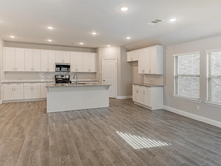 5917 Bellflower Dr — Photo 2