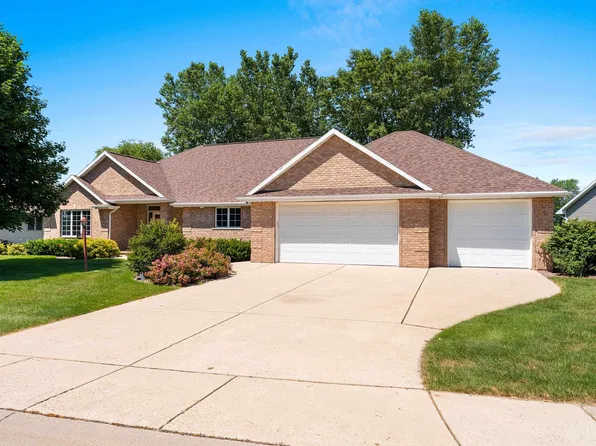 568 Royal Saint Pats Dr, Wrightstown, WI 54180