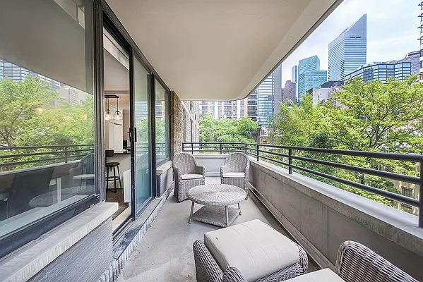 Sold by Siderow Residential Group | media 18