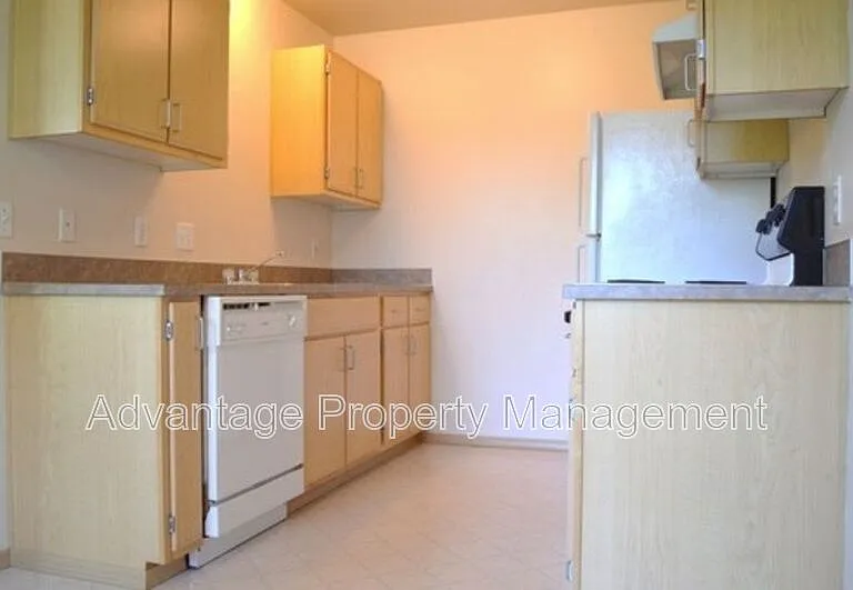 739 Jackson St W #4 — Photo 4