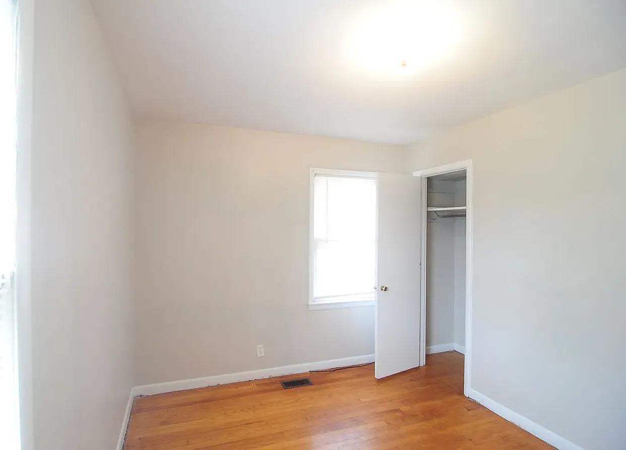 3 bed, 1050 sqft, $1,295 — Photo 3