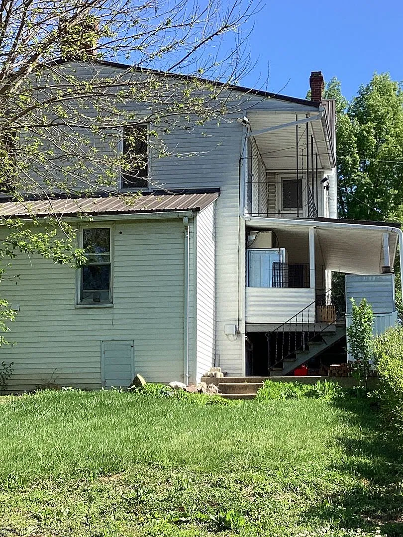 330-332 W. Second Street — Photo 2
