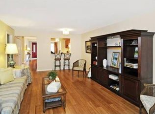 250 Vista View Dr, Mahwah, NJ 07430