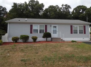 9 Rainbow Dr, Uncasville, CT 06382
