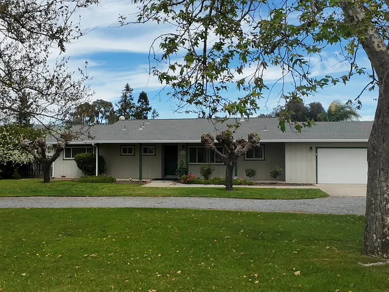 14320 Sycamore Ave — Photo 3