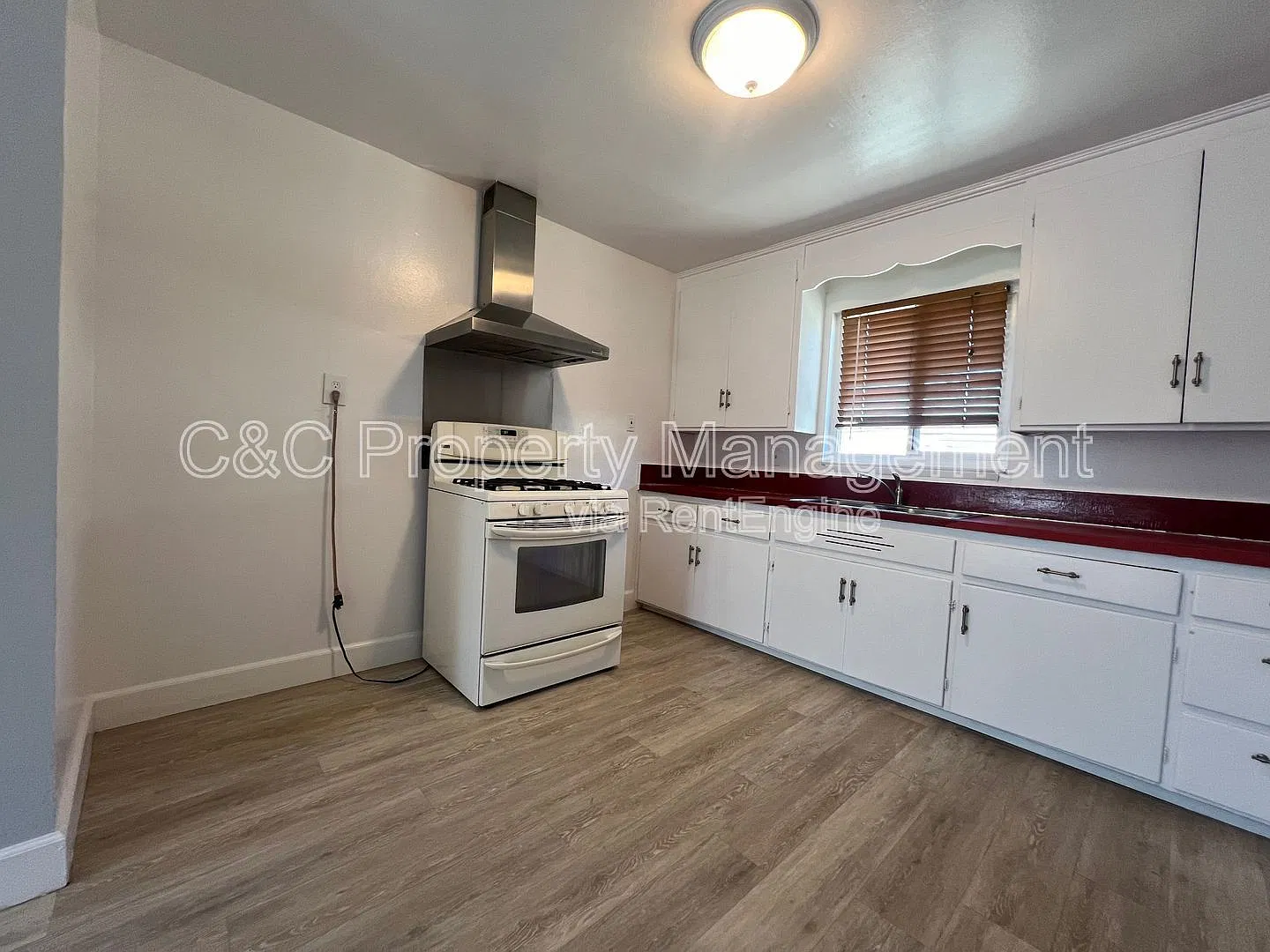 2 bed, 1.0 bath, 700 sqft, $3,200 — Photo 2