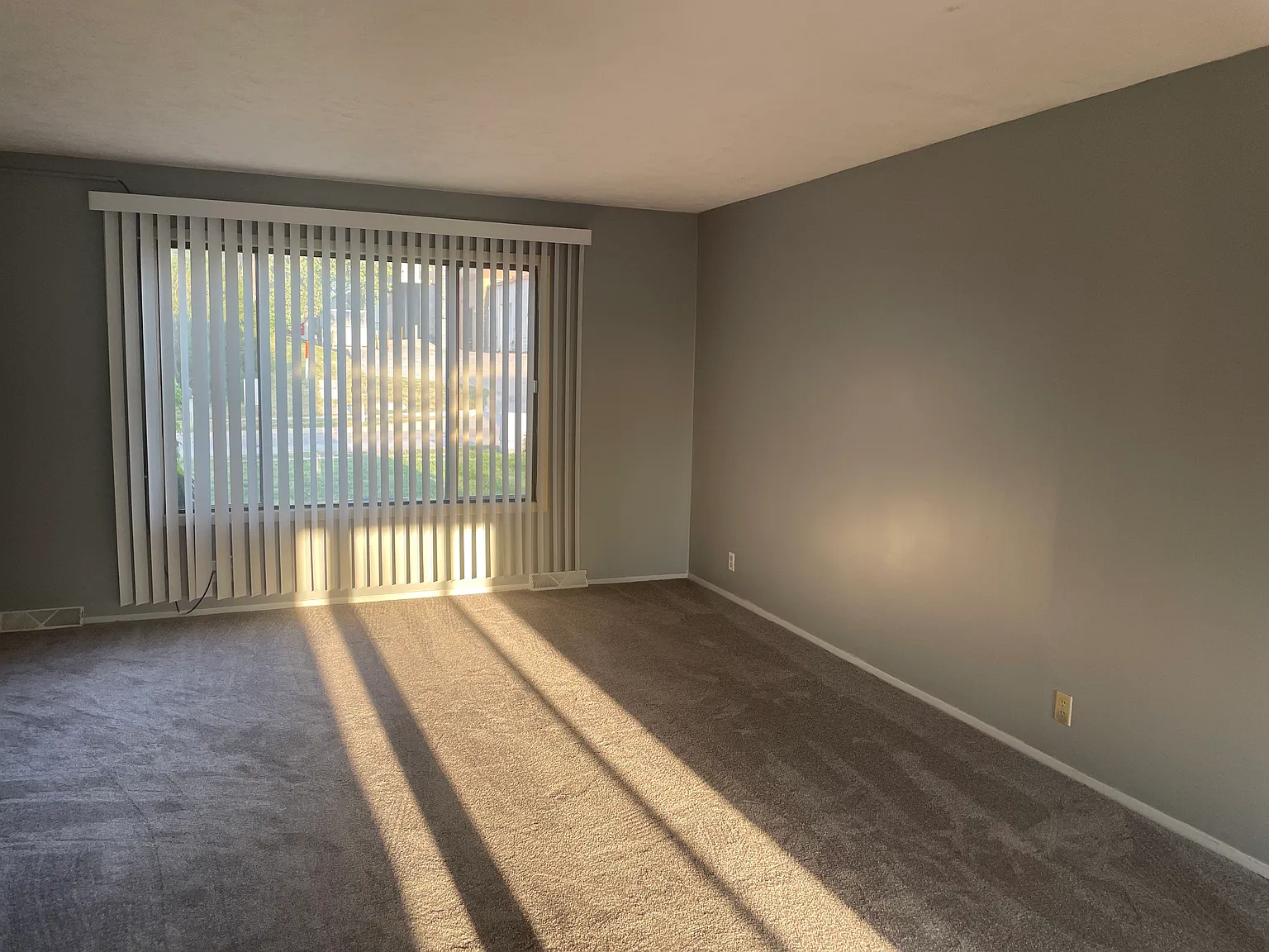 2 bed, 1.5 bath, 1116 sqft, $1,600 — Photo 3