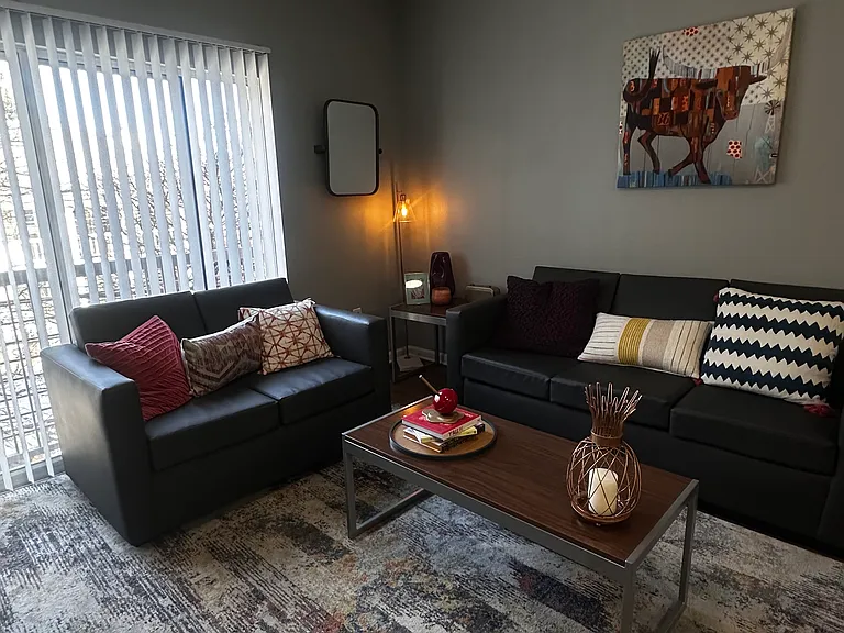 The Quarters Sterling House (Student Housing - Rent by the Bed) — Photo 37