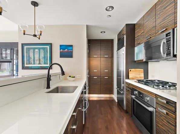 225 East 34th Street image 5 of 18