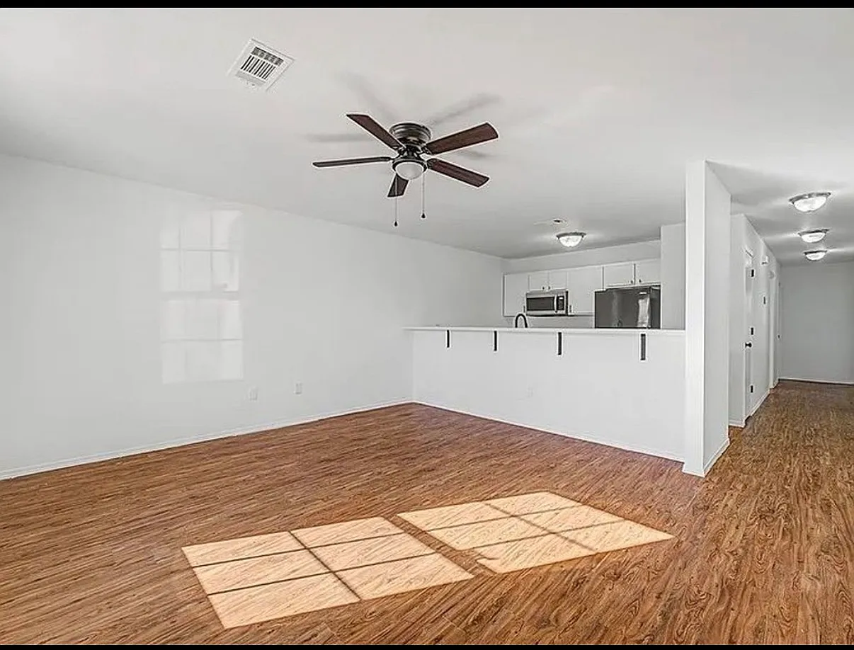 3 bed, 1250 sqft, $1,495 — Photo 2