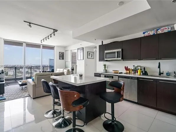 90 SW 3rd St, Miami, FL