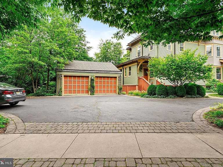 2 Hamilton Ave — Photo 17