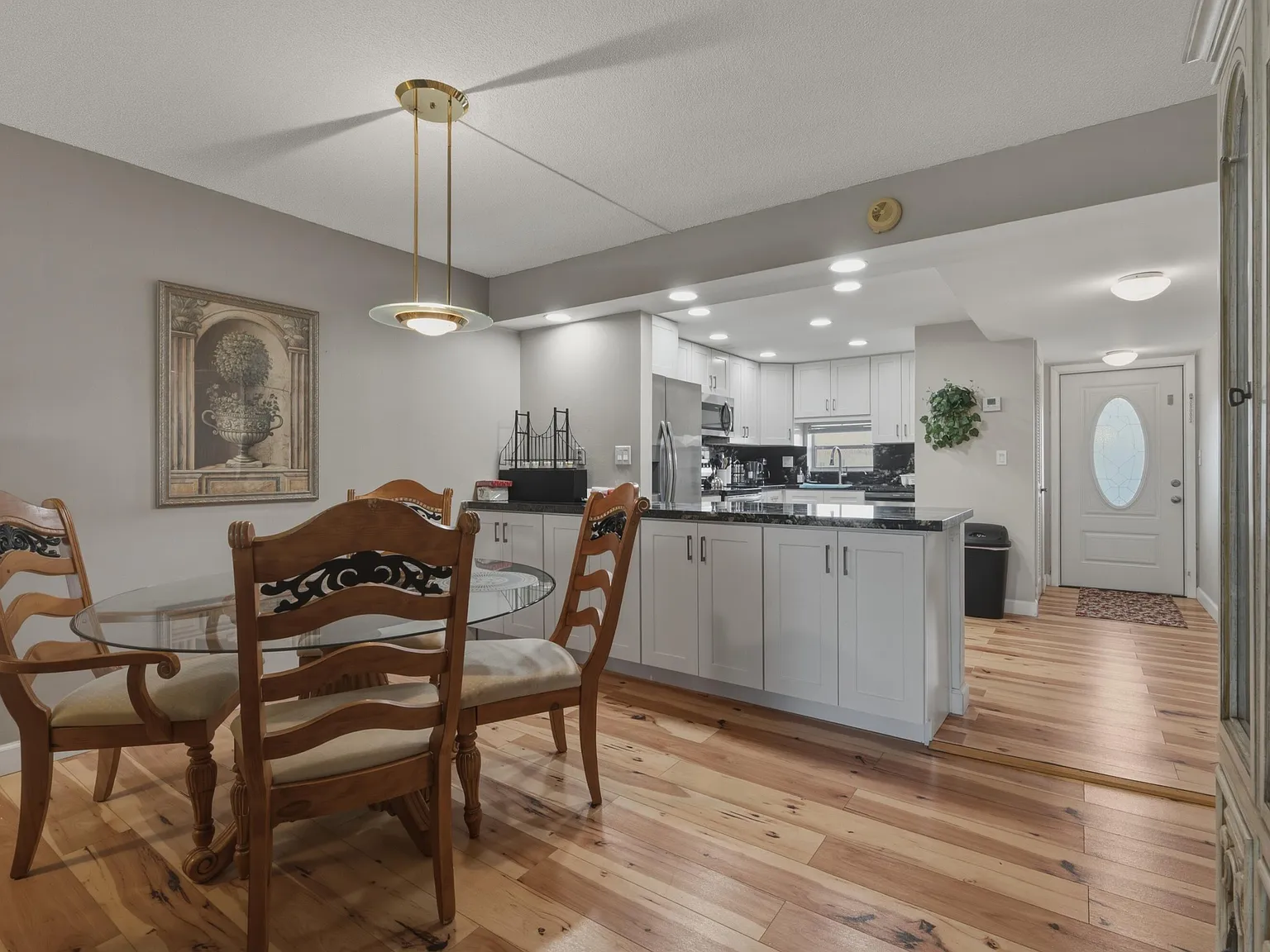 2 bed, 2.0 bath, 1170 sqft, $1,900 — Photo 3